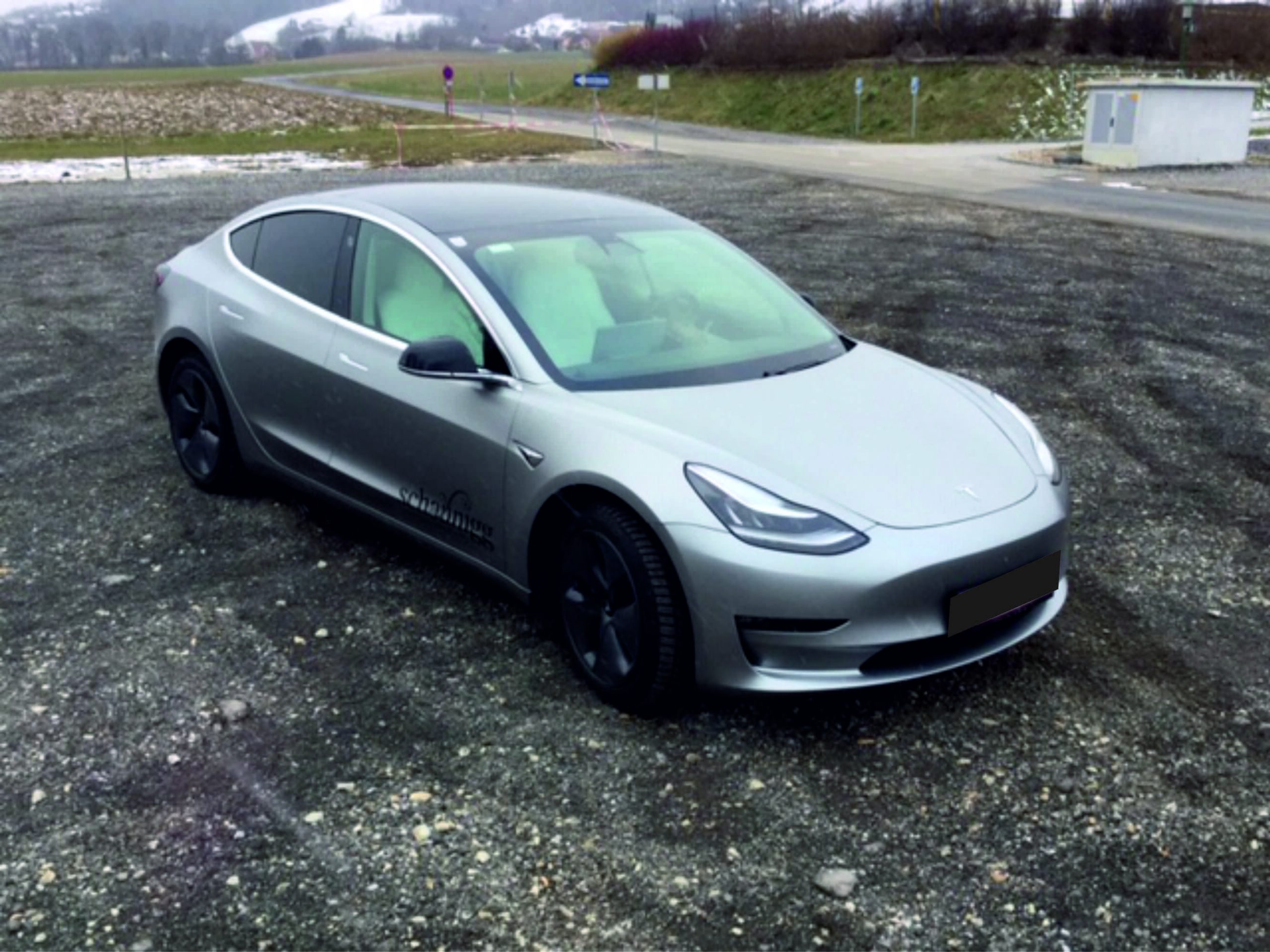 Die Folie musste runter: Autofolie entfernen: Tesla Model 3